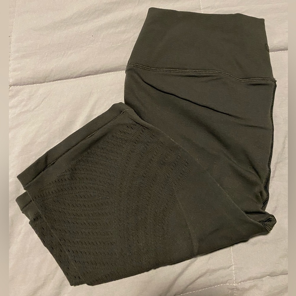 Lululemon Reveal Short - Grey - Size 10